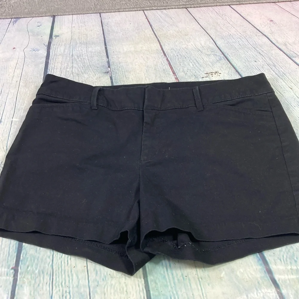 Old Navy Shorts Women Size 4R Black Pixie Button & Zipper Pockets